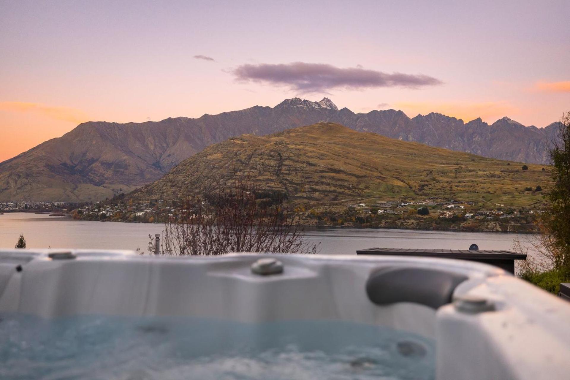 Villa St Matthews Views Cecil à Queenstown Extérieur photo